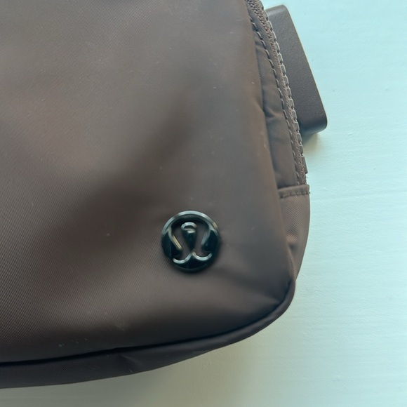 NWOT brown lululemon everywhere belt bag-roasted brown - Picture 3 of 7